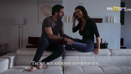 Порно сын и мачеха не выдержали и сексом занялись